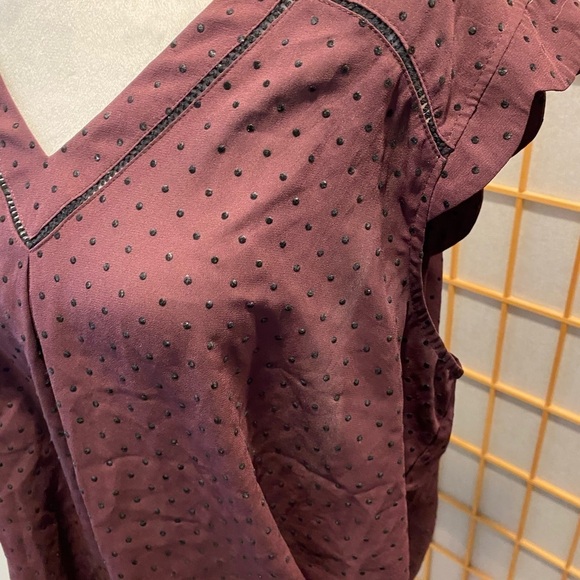 41 Hawthorn Polka Dot V Neck Ruffle Cap Sleeve Scallop Back Purple Black XL - Picture 2 of 6